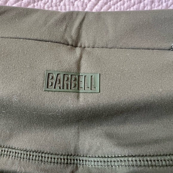 Barbell STAYPUT SHORTS IN RIFLE Size Medium 4.5” Inseam running workout - Picture 9 of 10